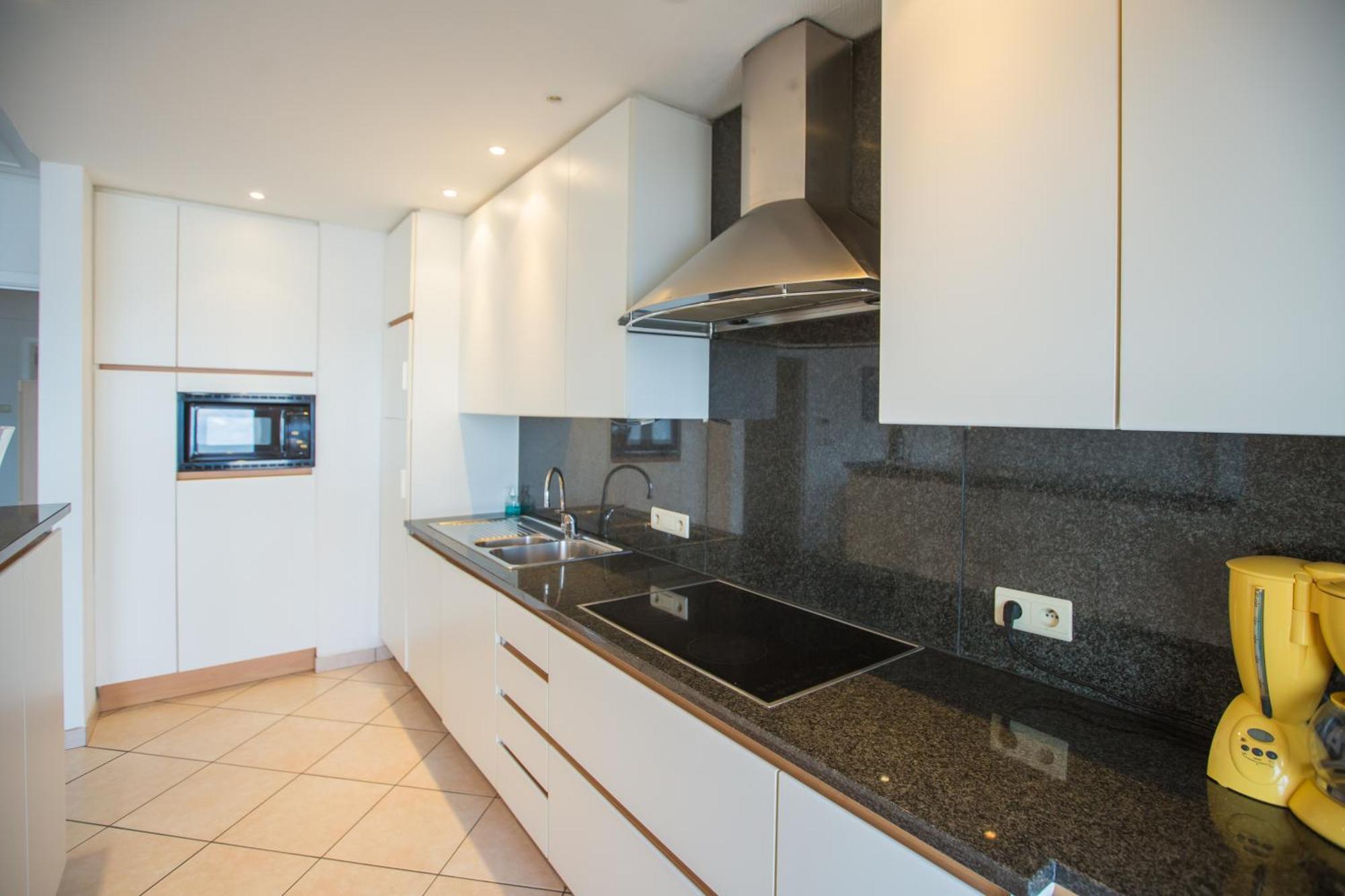 Bright Apartment With Sea View Остенде Экстерьер фото